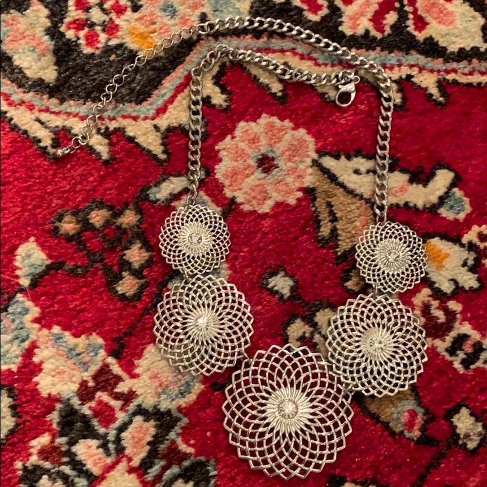 Silver tone sparkle necklace - Picture 2 of 4